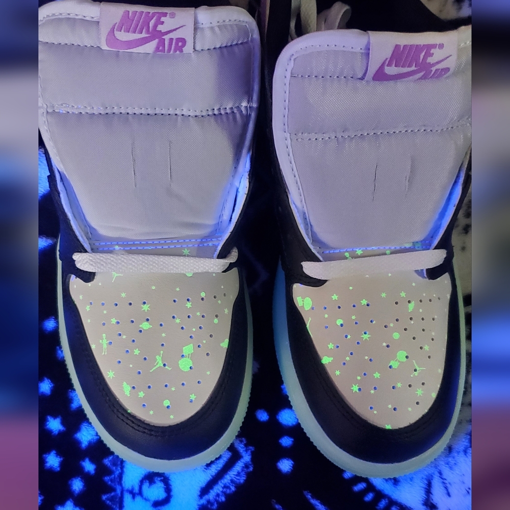 Jordan 1 Retro Low OG Black Raspberry - Picture 7 of 11